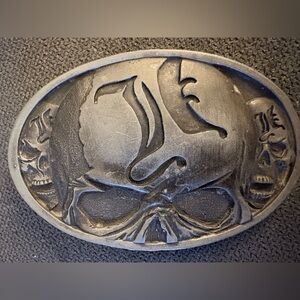 Brushed Silver Belt Buckle Featuring a Skull Design
